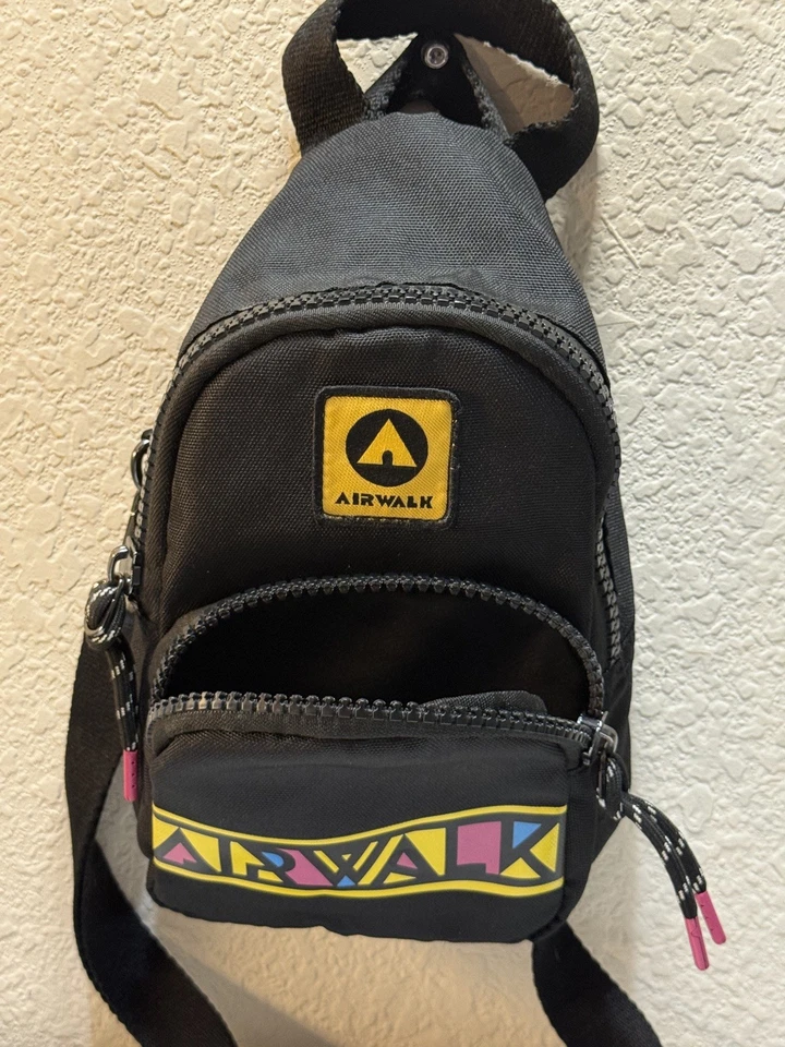 -AIRWALK- Mochila Unisex Negro Logo Bolso de Día/Cartera 14"x11"x5" “Buena Calidad” Foto 3 de 4