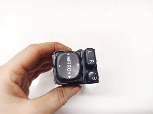 Toyota Avensis 2005 Wing mirror control switch (Exterior Mirror Sw #2720422-37