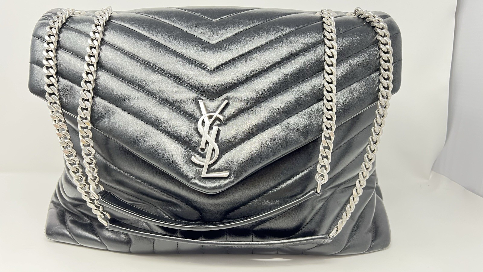 Borsa YVES SAINT LAURENT grande Loulou in pelle di vitello catena nera argento $2550 vendita al dettaglio