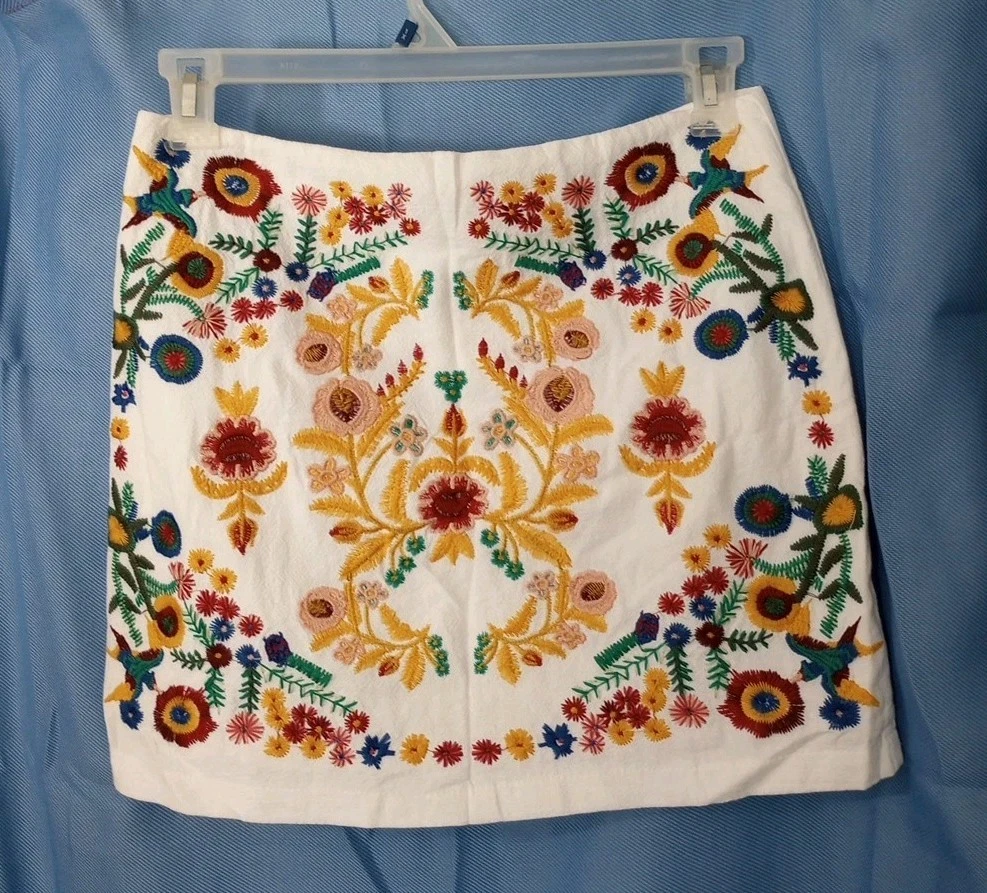 Umgee Womens Size S Small White Floral Embroidery Rear-Zip Lined Mini Skirt