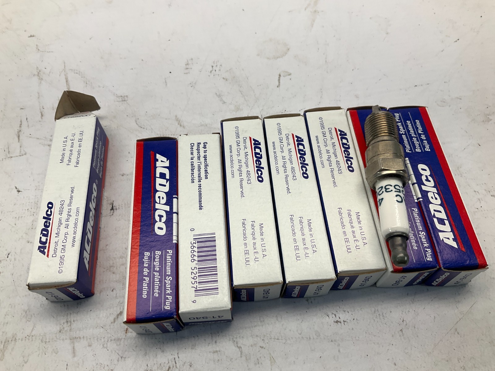 8 Platinum Spark Plugs GM ACDelco 41-940 Set of 8 T