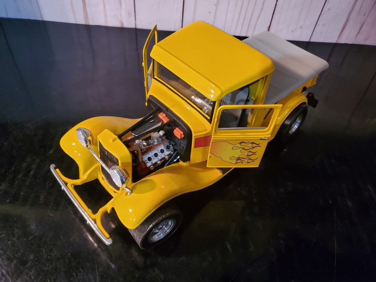Road Legends 1934 Ford F-100 Pickup Pro Street Truck 1:18