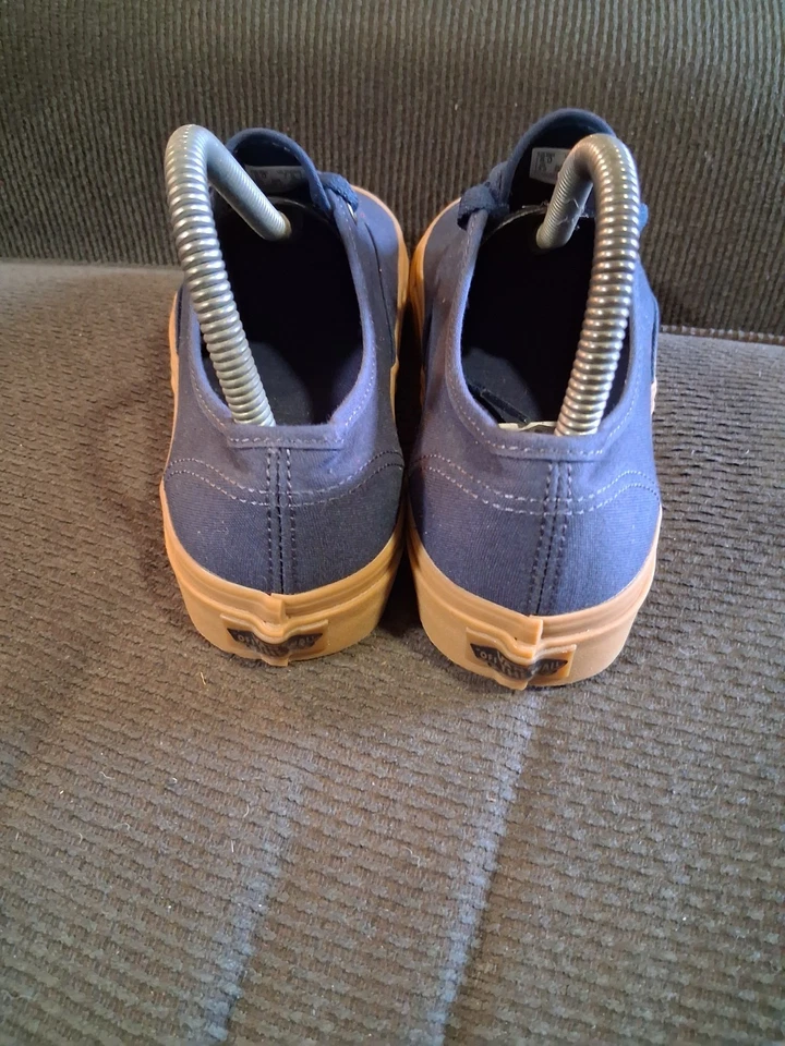 Tênis esportivo Vans Old Skool Yacht Club feminino tamanho 7.5 azul goma - Imagem 4 de 4