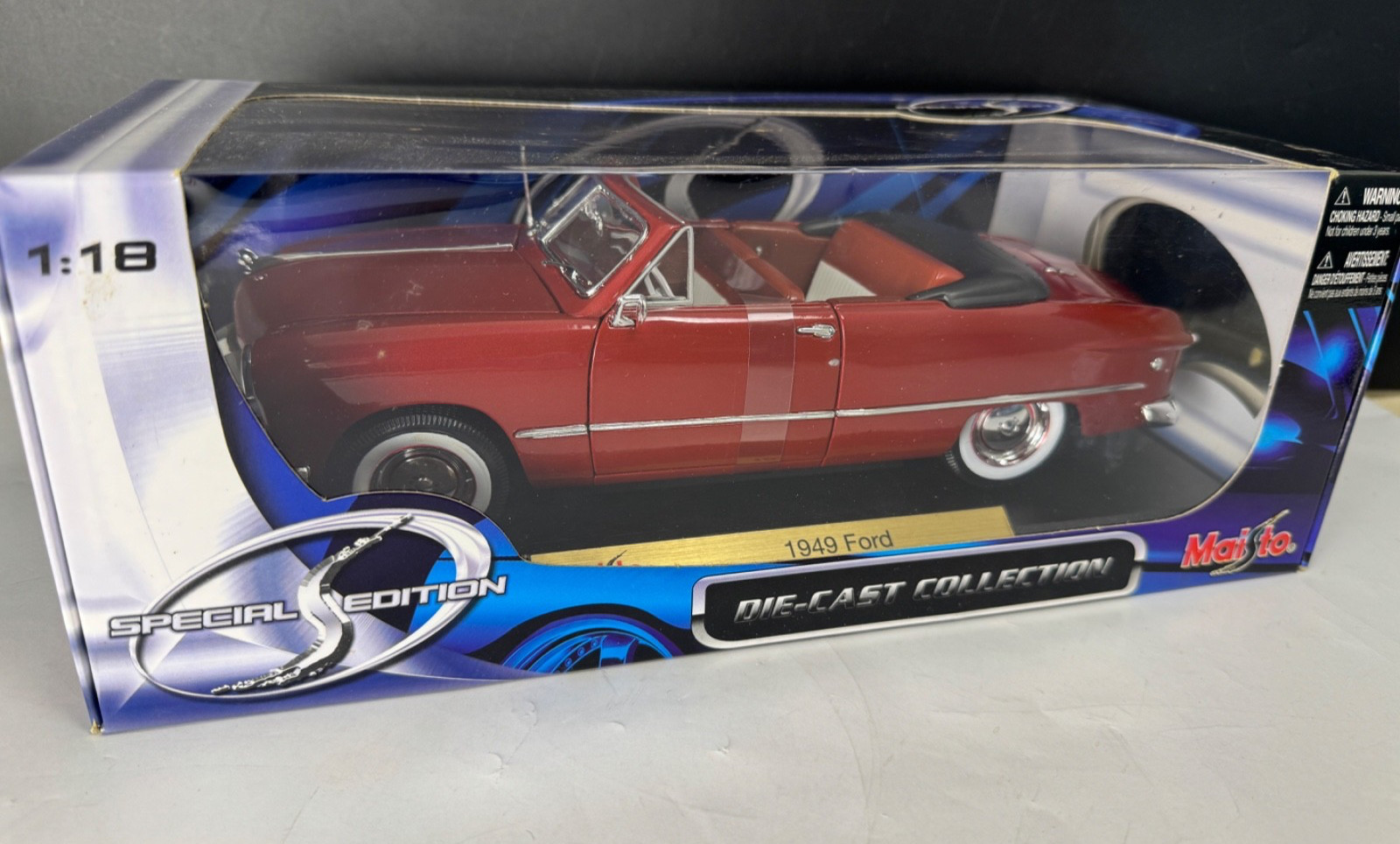 Maisto 1:18 Scale Die Cast 1949 Ford Convertible Special Edition / New in Box