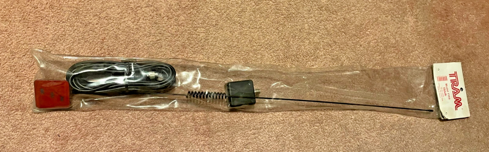 TRAM 1199 GLASS MOUNT ALL BAND 25-3000 MHz SCANNER ANTENNA, BLACK, 29" WHIP