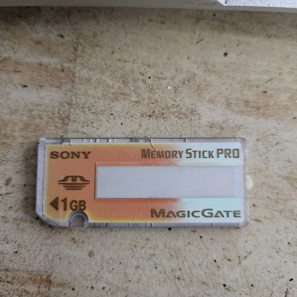 Set of 2 Sony Memory Sticks 32MB X 1GB IRIDESCENT MAGICGATE MSX-1G RARE - Image 2 of 4