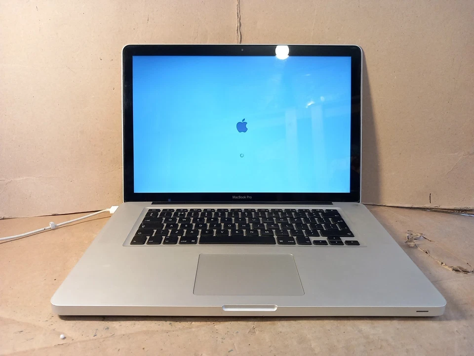 MACBOOK PRO A1286 15.4 " ,i7 2.2 GHZ, 8GB RAM, 500GB HDD, LION OS 10.7.5, 2010 - Image 3 of 4