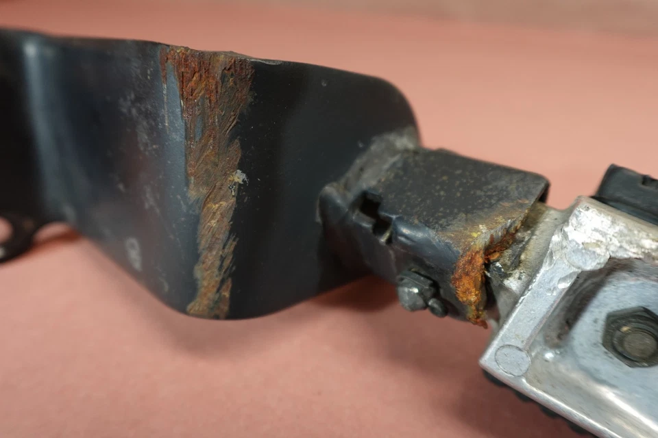 Reposapiés delantero izquierdo Yamaha V-Star 1100 V Star XVS1100 1999-2009 Foto 3 de 4