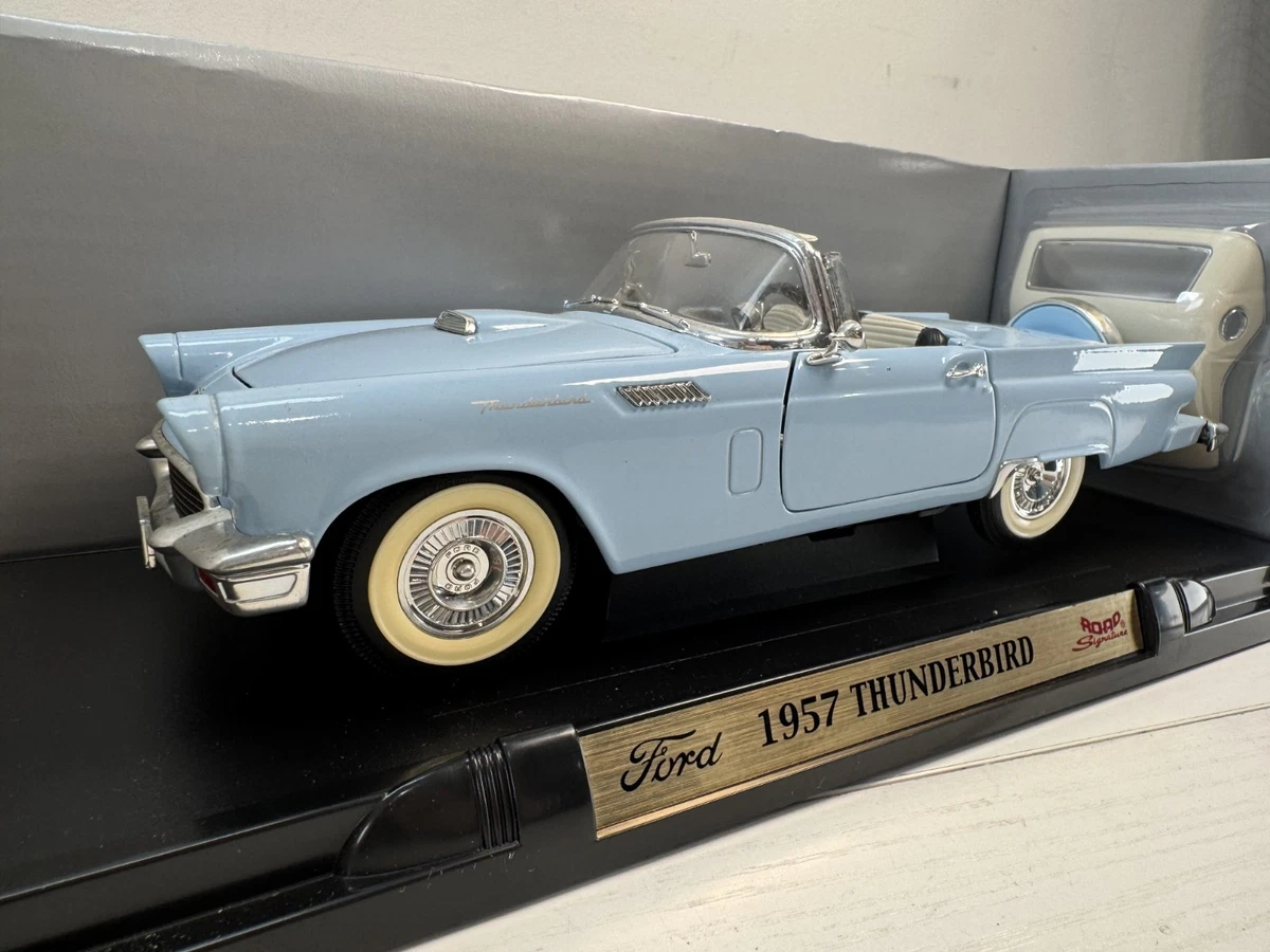 Road Signature Ford Thunderbird Contemporary Manufacture Diecast
