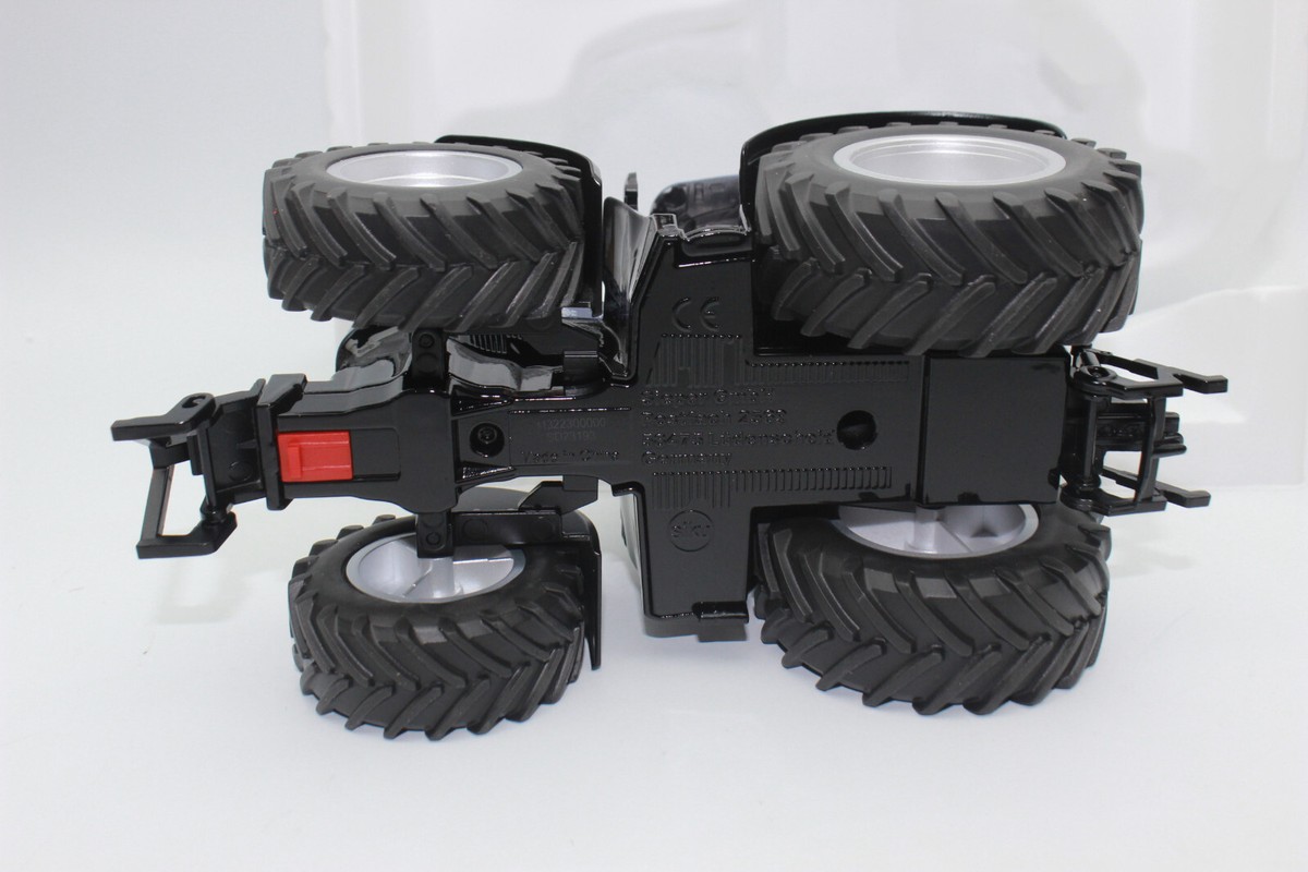 Siku 3223 Christmas Tractor 2023 New Holland + Driver 1:32 Special