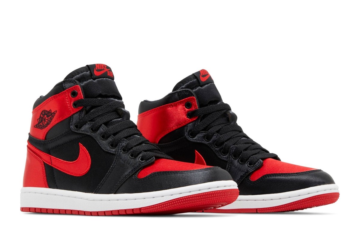 Level SS/New - Air Jordan 1 Retro High OG Satin Bred' 2023