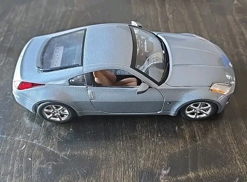 HOT WHEELS - 1:18 Scale - NISSAN Z (Metallic Silver) - Metal Collection (2002) - Picture 6 of 8