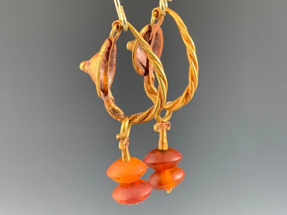 PENDIENTES ANTIGUOS ROMANOS ESCUDO ORO Y CORNALINA; ¡ELEGANTES Y PONIBLES!  Foto 2 de 4