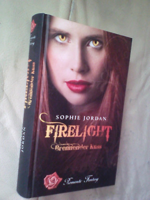 Sophie Jordan: Firelight - Brennender Kuss (Gebundene Ausgabe)