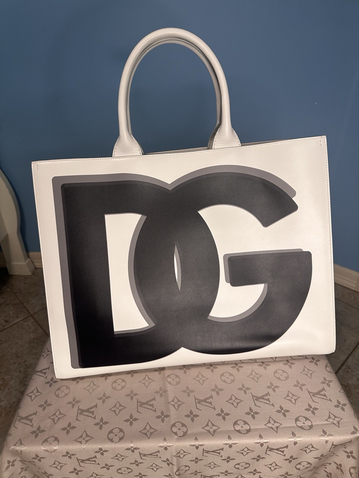 Dolce & Gabbana White Logo Print DG Daily Calfskin Shopping Tote Women's Bag