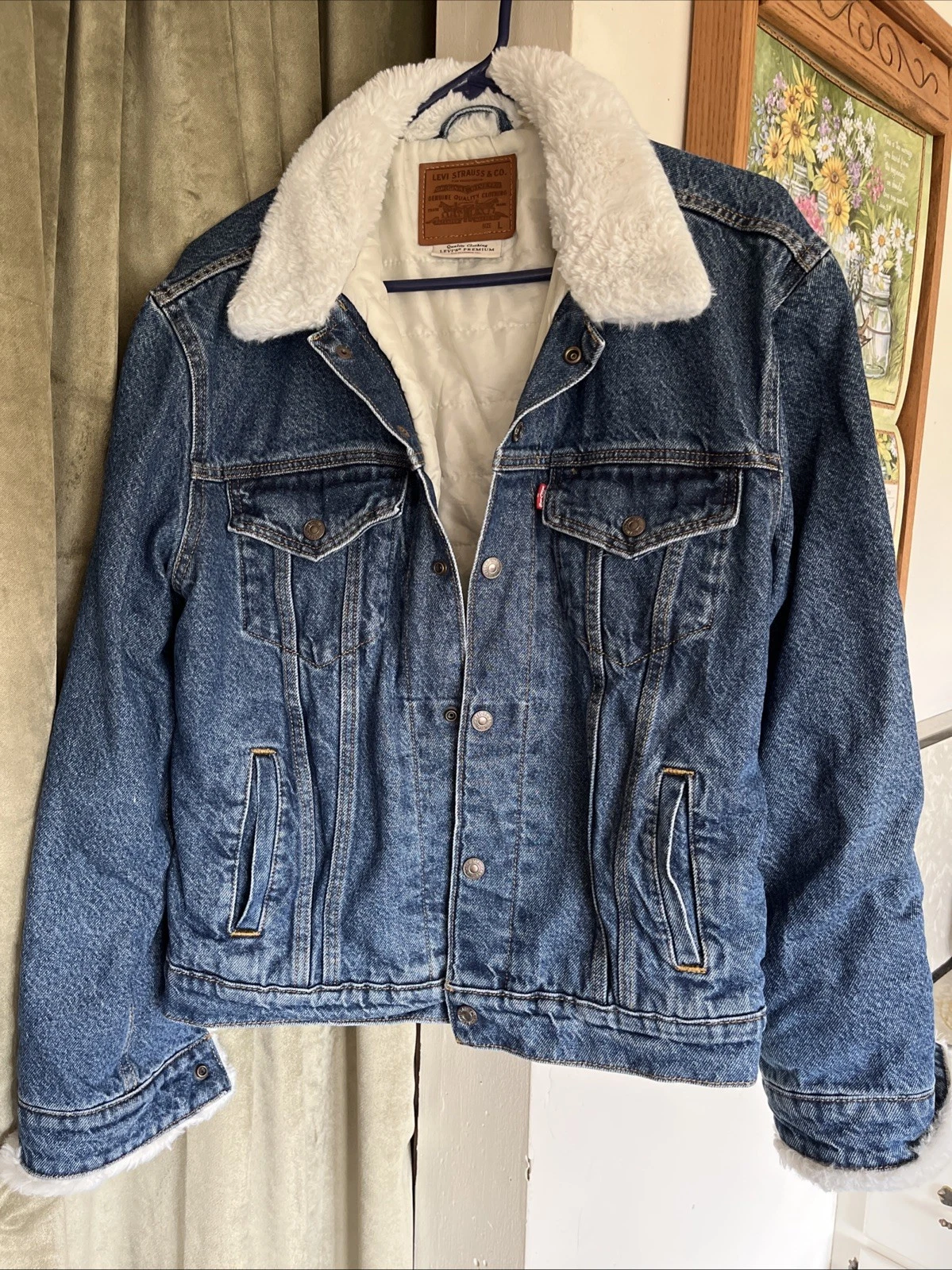Levi's Women’s Sherpa Lined Blue Denim Jacket Button Closure Size L Snap Pockets