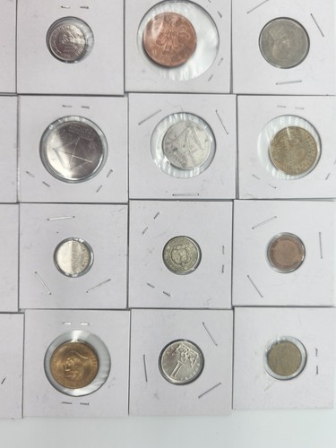 30 monete estere da varie località - Foto 8 di 9