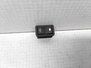 BMW 5 E39 Schalter für Fensterheber hinten rechts 8368974 2.00 Petrol 32507700