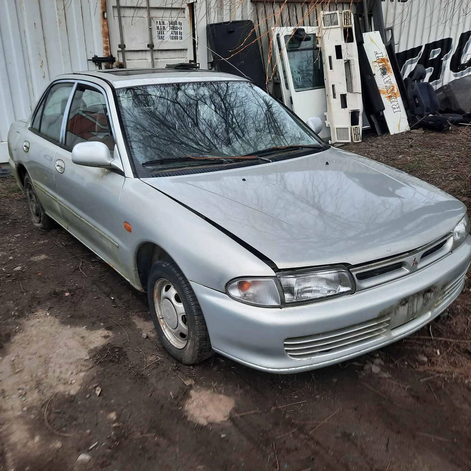 Intermitente lateral (intermitente guardabarros) delantero derecho Mitsubishi Lance DE1072849-30 Foto 4 de 4