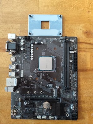Mainboard mit cpu und cpu kühler
