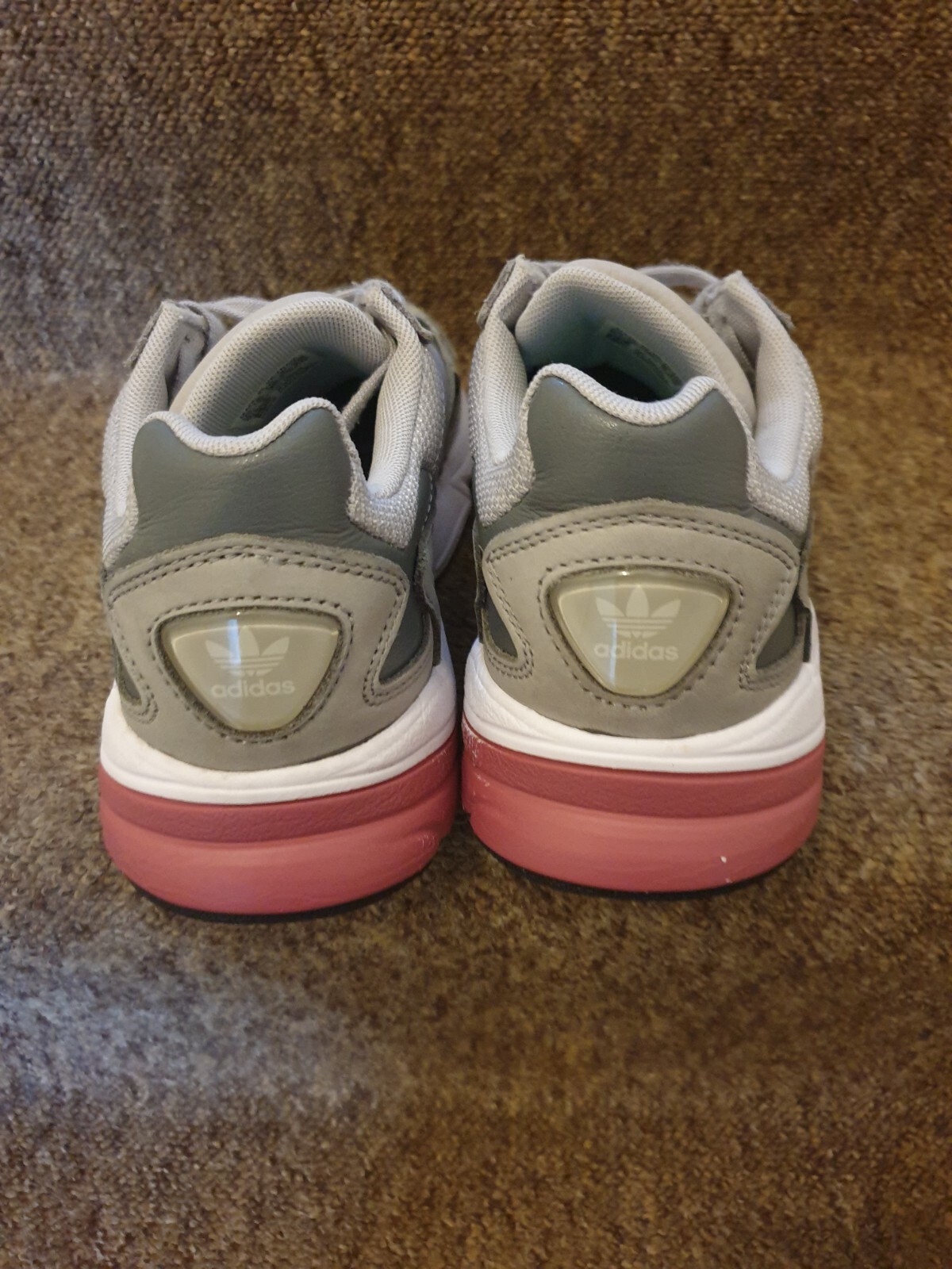 adidas falcon d96698