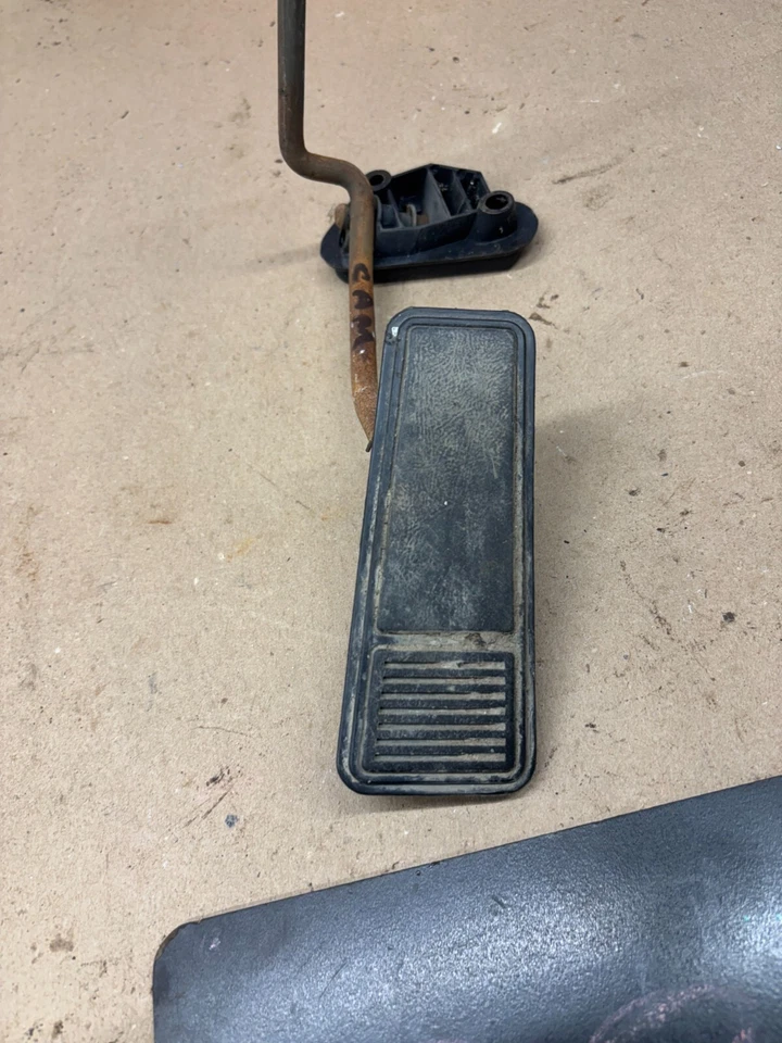 1982 1987 1989 1992 Camaro Firebird agarre estándar pedal del acelerador palanca 82 83 Foto 2 de 4