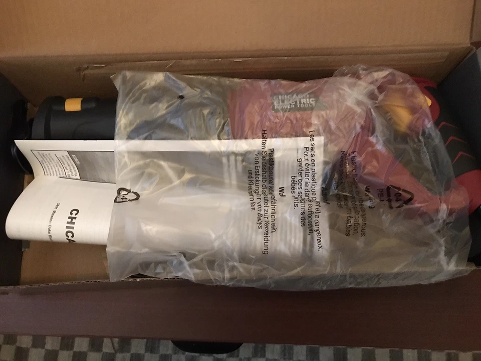 Chicago Electric Reciprocating Saw 6.0 AMP With Blades / 12 Blade Include Saw - Image 4 of 4