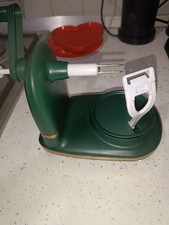 Kartoffelschäler mit Kurbel