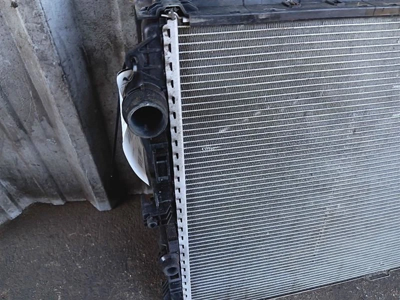 Radiador principal Mercedes GLC300 16-19 0995003303 Foto 4 de 4