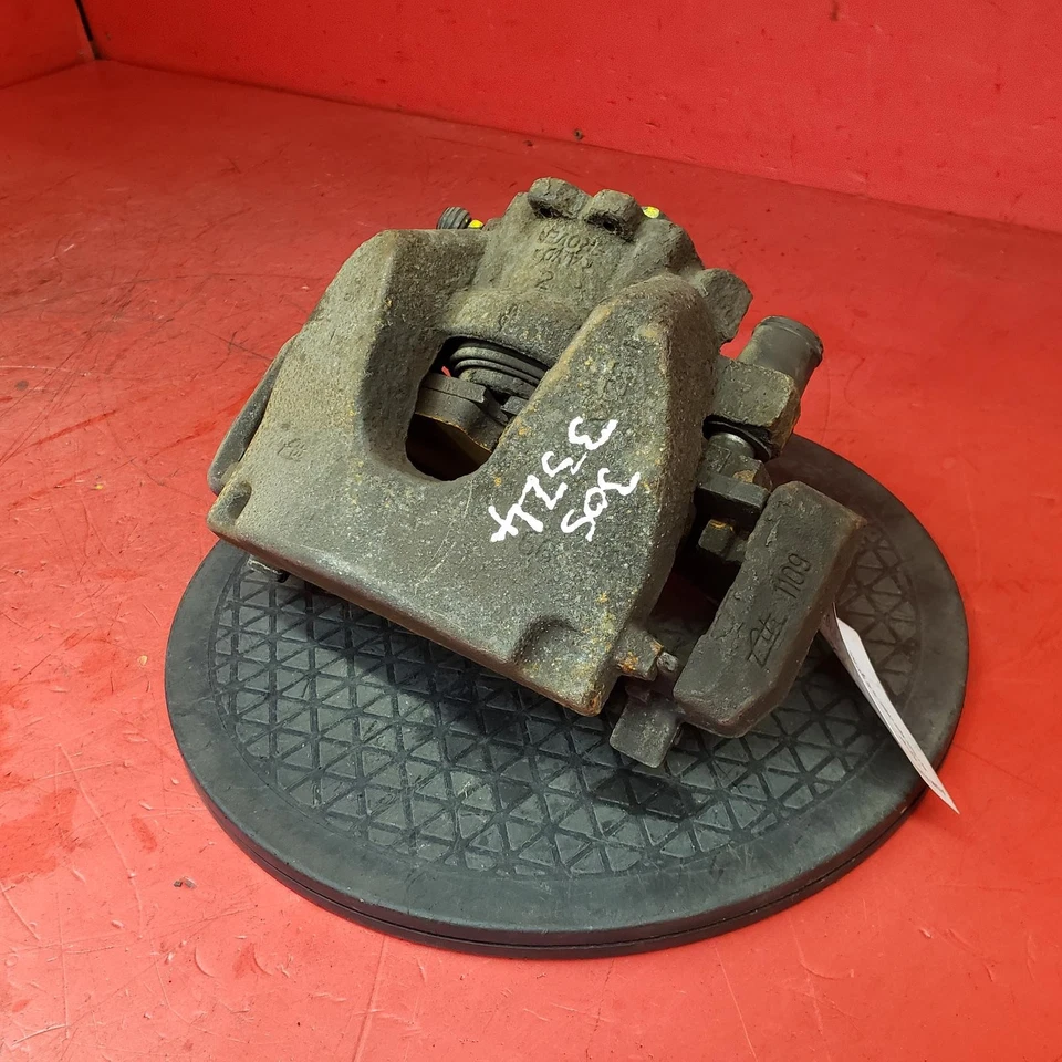 RANGE ROVER EVOQUE OFFSIDE FRONT BRAKE CALIPER RH 2016 2.0L DIESEL AJ200 - Image 2 of 4