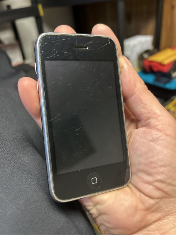 Rare Working Apple iPhone 1st Gen.  A1241 Screen And Phone 8gig Rare Find ?