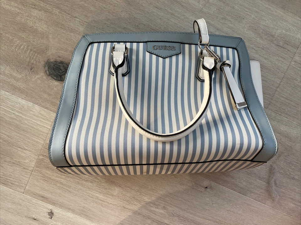 Bolso Guess Factory Lenora Saffiano. Rayas azules y blancas. Cartera. Bolso de mano Foto 4 de 4