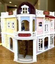 Calico Critters Grand Department Store Playset with Sylvanian Corntop Rabbits