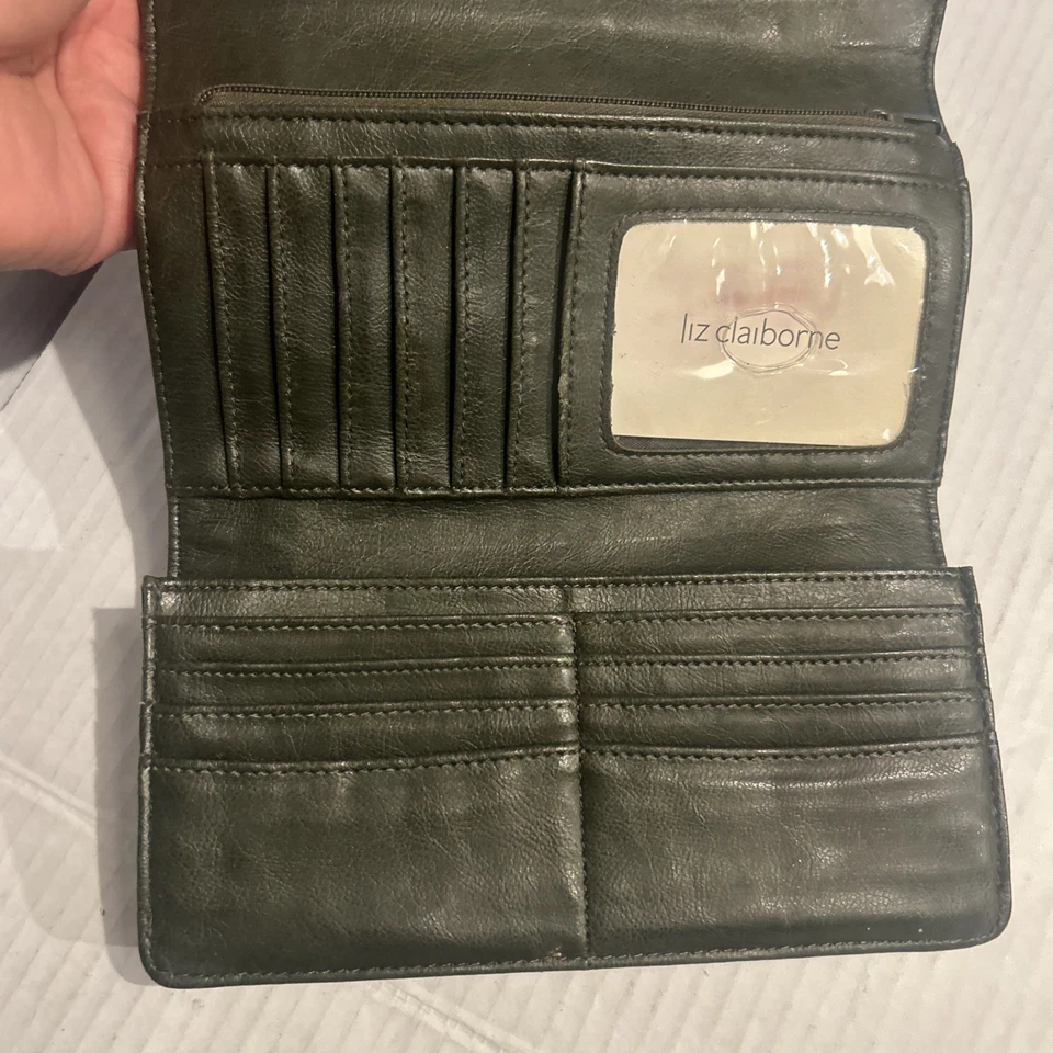 Cartera para mujer Liz Claiborne de cuero verde oliva con 15 ranuras para tarjetas doradas” Foto 3 de 4