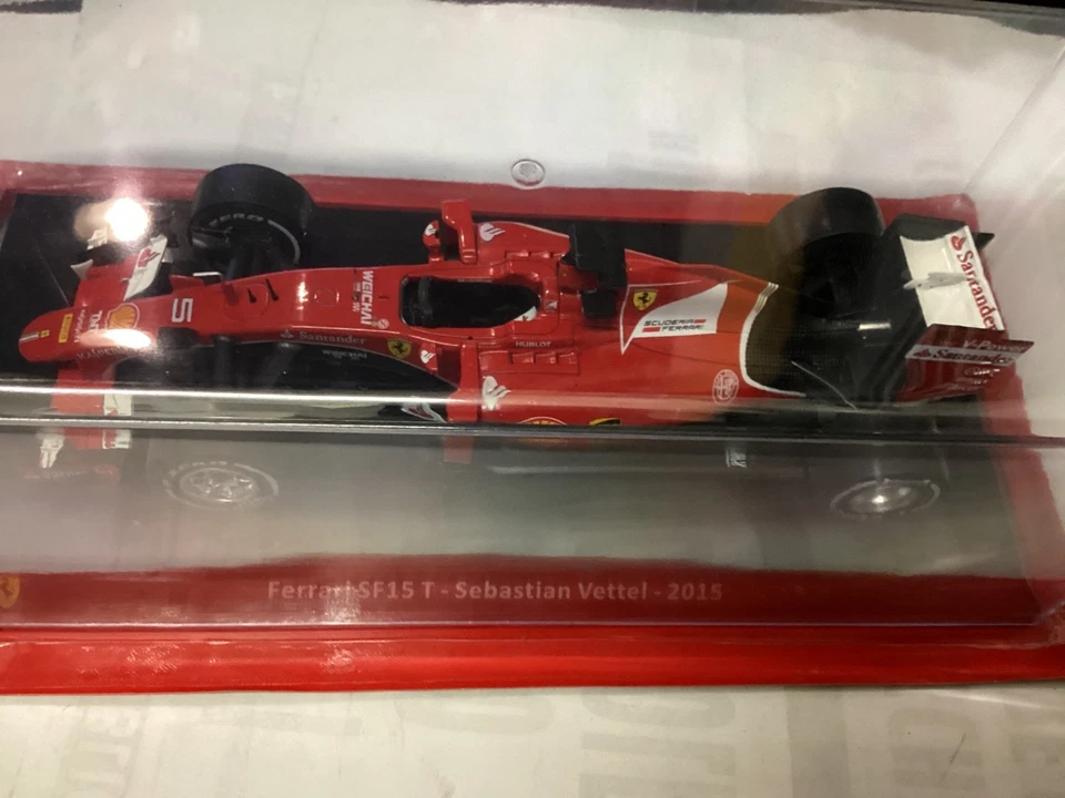 FERRARI SF15 T SEBASTIAN VETTEL  2015 1/24.  DIE CAST nuova in teca - Immagine 4 di 4