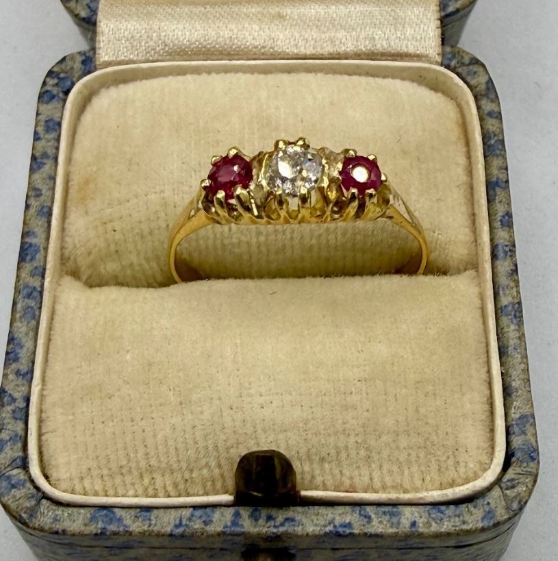 Vintage 18k Solid Yellow Diamond Ruby Ring, Size … - image 2