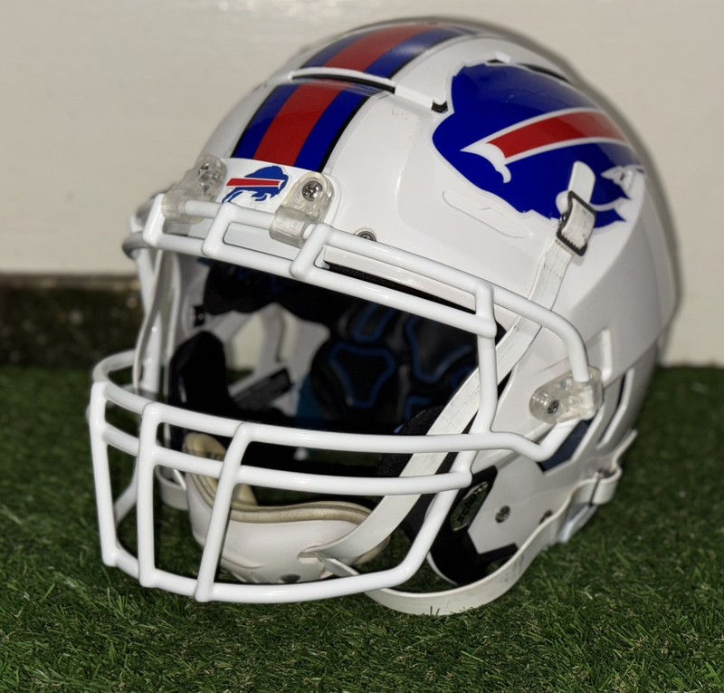 🦬🏟️ Buffalo Bills - Schutt F7 White Football Helmet
