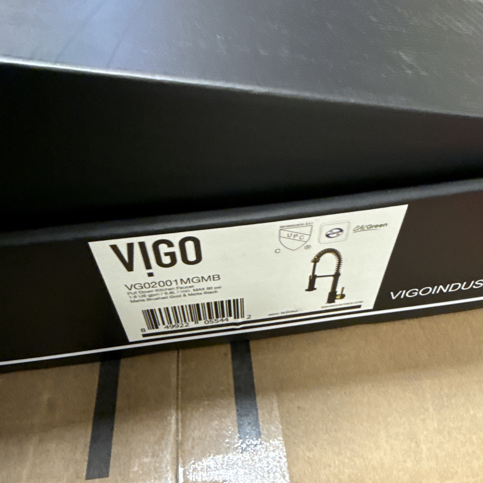 Vigo Edison Kitchen Faucet with Pull Down Sprayer Matte Gold/ Black VG02001MGMB
