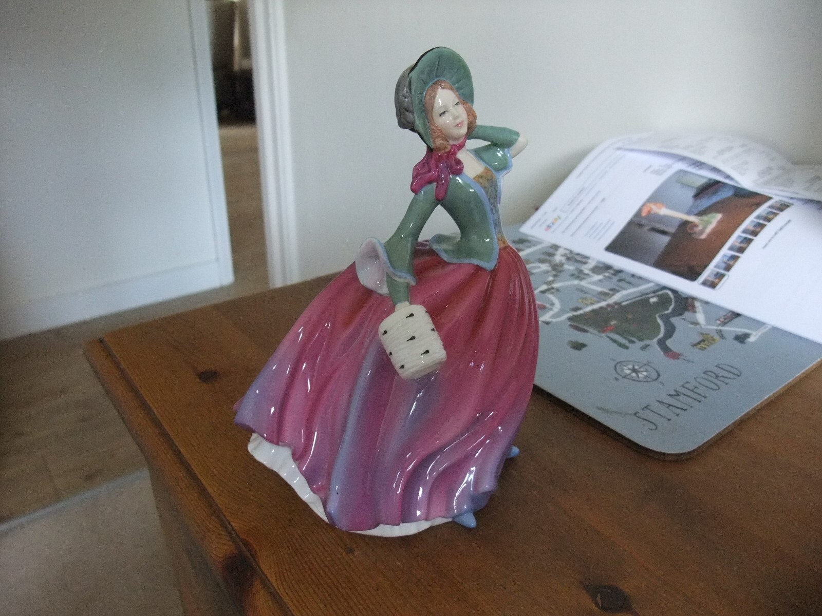 Superb Royal Doulton Figurine Autumn Breeze HN 4716 From Pretty Ladies