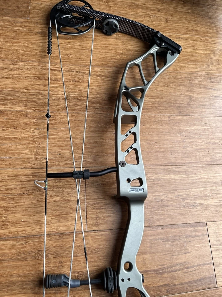 Elite Impulse 34 V Grip 50-60# 29” & 28” Mods 75-90% Let Off RH Gray / Carbon - Image 4 of 4