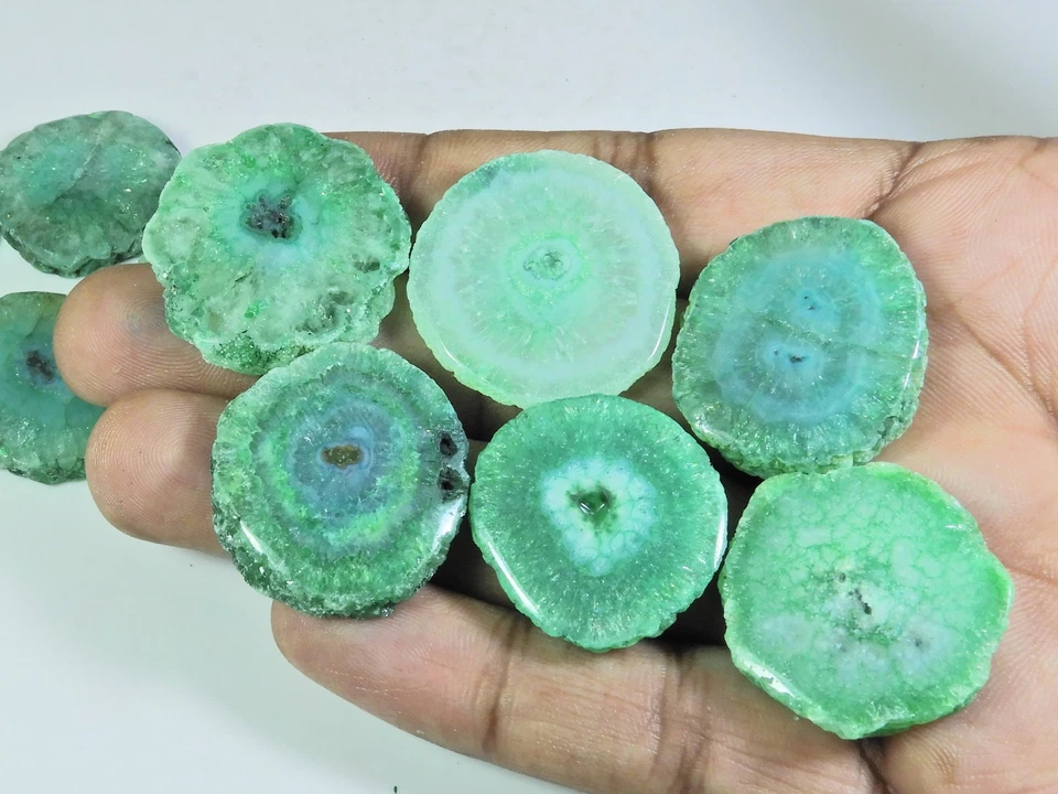 424Cts. Lote de 10 piezas de piedras preciosas sueltas cabujón con forma de mezcla de ágata druzy solar teñida Foto 3 de 4