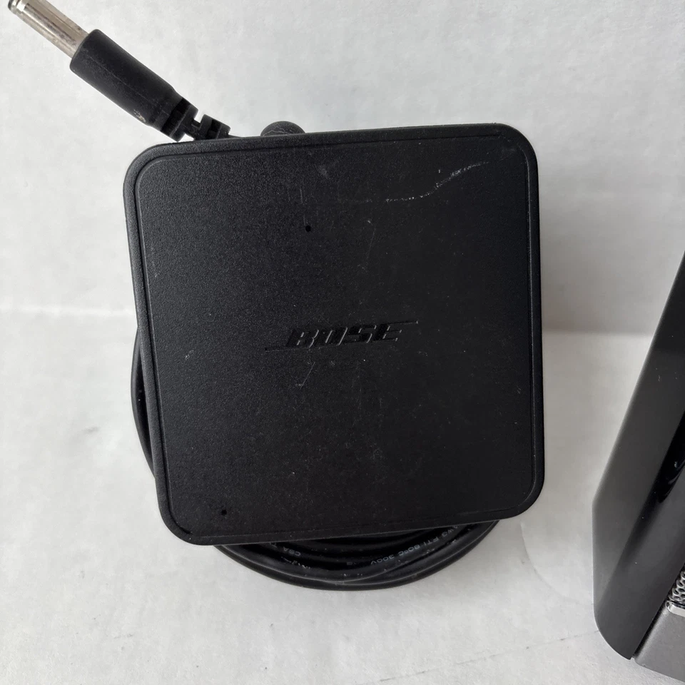 Bose SoundDock N123 Dock Portable Digital Music System Speaker Power Cord Remote - Image 4 of 4