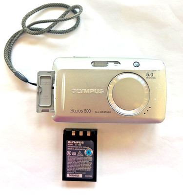 Olympus stylus 500 digital camera silver w/battery, no card, parts/repair