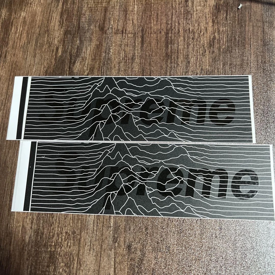 autocollant suprême Peter Saville joy division