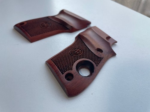 New Wood art checker grips for Beretta 3032 Tomcat .32 ,thai handmade - Picture 2 of 5