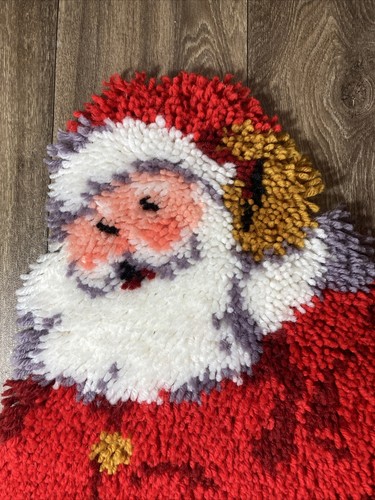Completed Latch Hook Rug Wall Hanging Christmas Holiday Santa - 第 3/6 張圖片