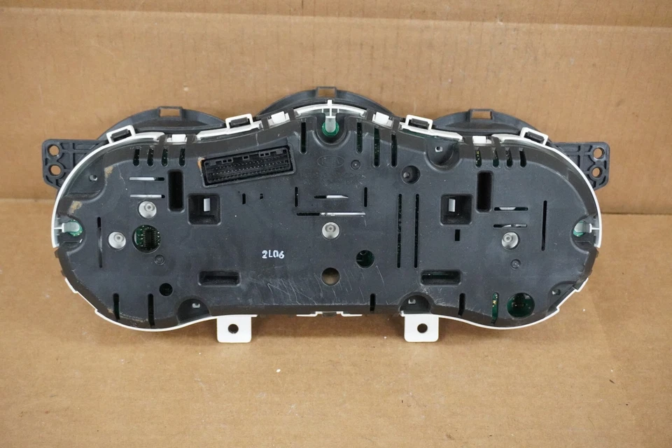 2012 2013 Kia Optima cabeça de instrumento medidor de velocidade cluster fabricante de equipamento original Unk milhas - Imagem 2 de 4