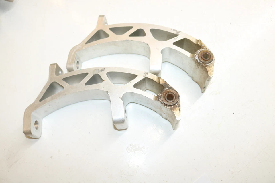 Ventilador Ski-doo GSX 550 2006 550F rev Izquierdo Derecho Brazo de dirección delantero Husillos Foto 2 de 4