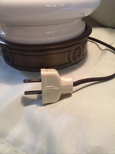 Vintage Stiffel Lenox White Porcelain Table Lamp - Picture 9 of 9
