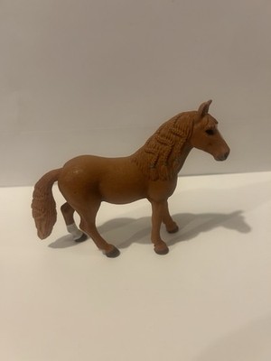 Schleich Deutsche Reitpony Stute (Art.-Nr. 13925) aus der Horse Club Sammlung.